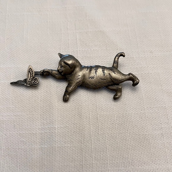Vintage JJ Jonette Pewter Cat Brooch Pin with Butterfly - Picture 3 of 6
